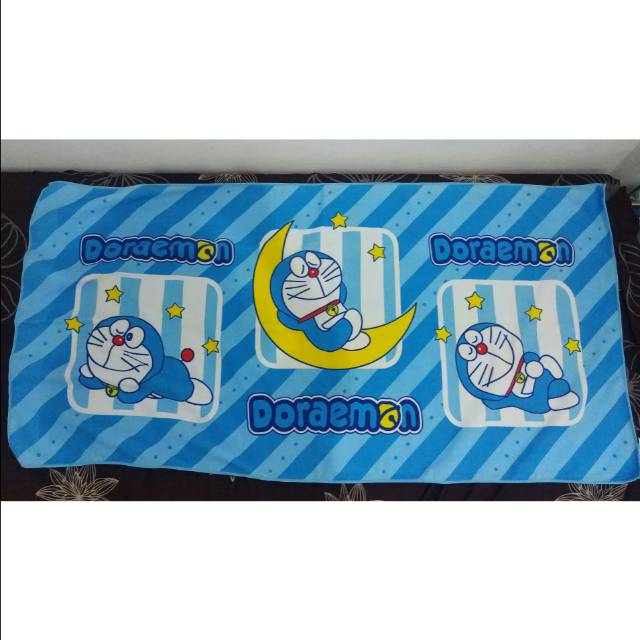 Handuk mandi karakter doraemon