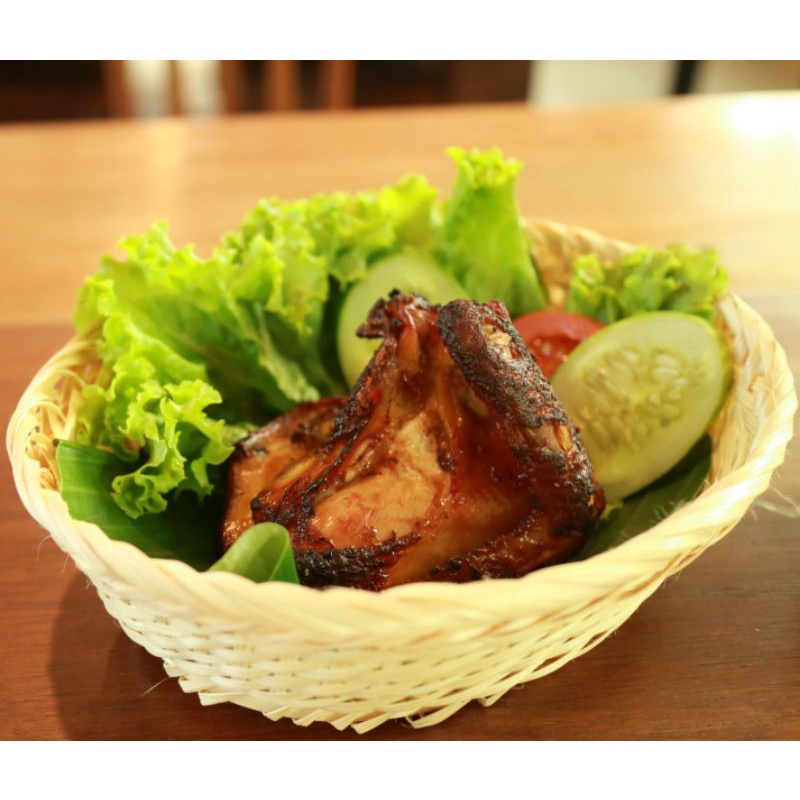 

Aboh | Ayam Goreng Rasa Bakar | HAMPERS | 1 Ekor | Kemasan Cantik | Sambal Gombal