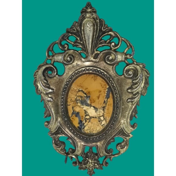 Koleksi Kolektor Barang Antik Batu Unik Dan Langka Bergambarkan Kucing