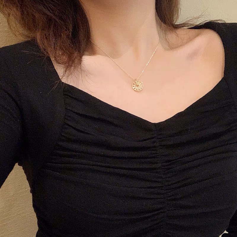 Kalung Rantai Klavikula Hias Liontin Model Hollow Dapat Diputar