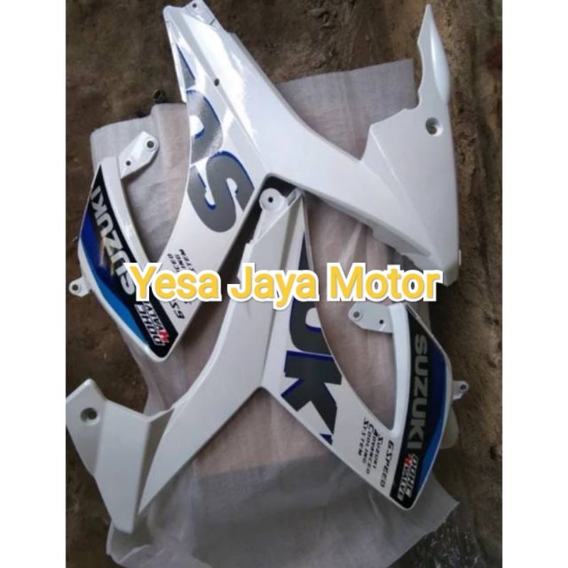Sayap Satria Fu facelift putih plus striping