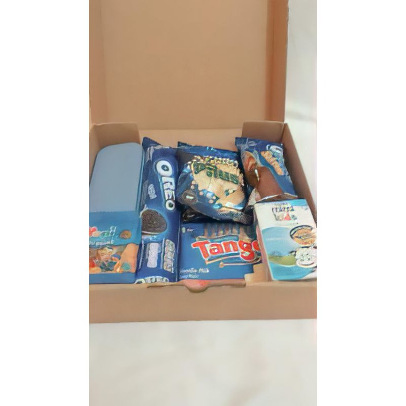 

(freegift) hampers snacks box murah queenshagift.id