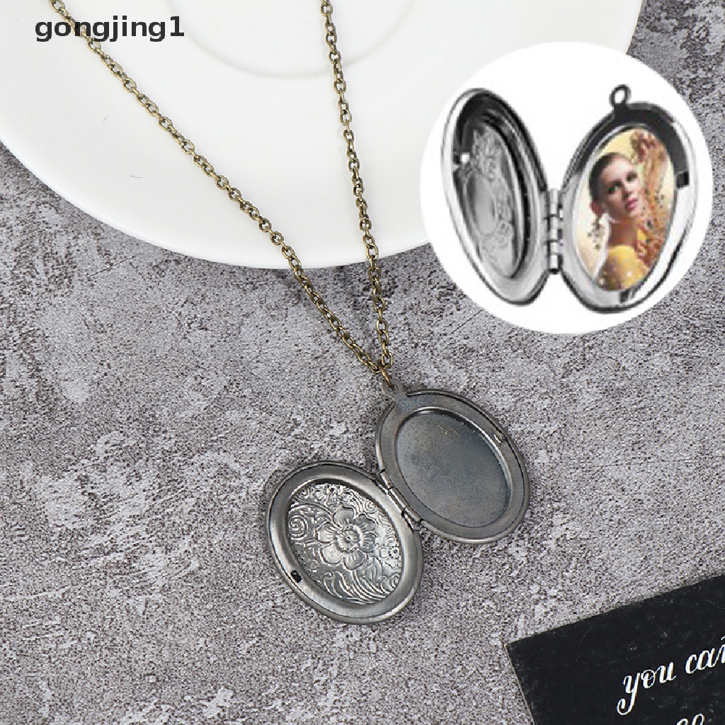 Kalung Rantai Liontin Locket Foto Motif Ukiran Bunga Bahan Kuningan Gaya Vintage