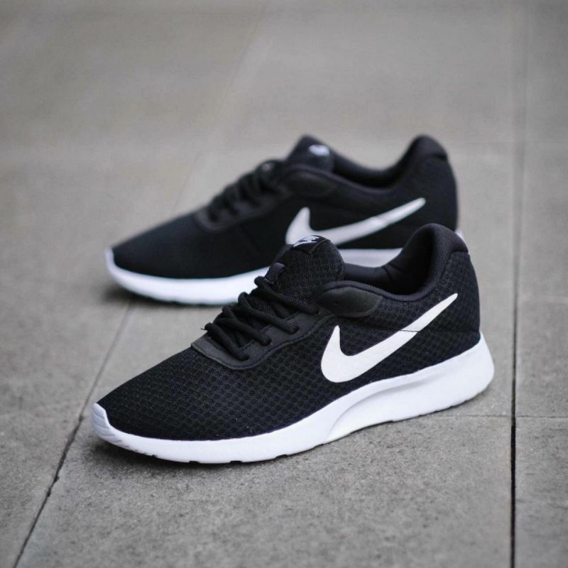 Sepatu nike tanjun black white original murah