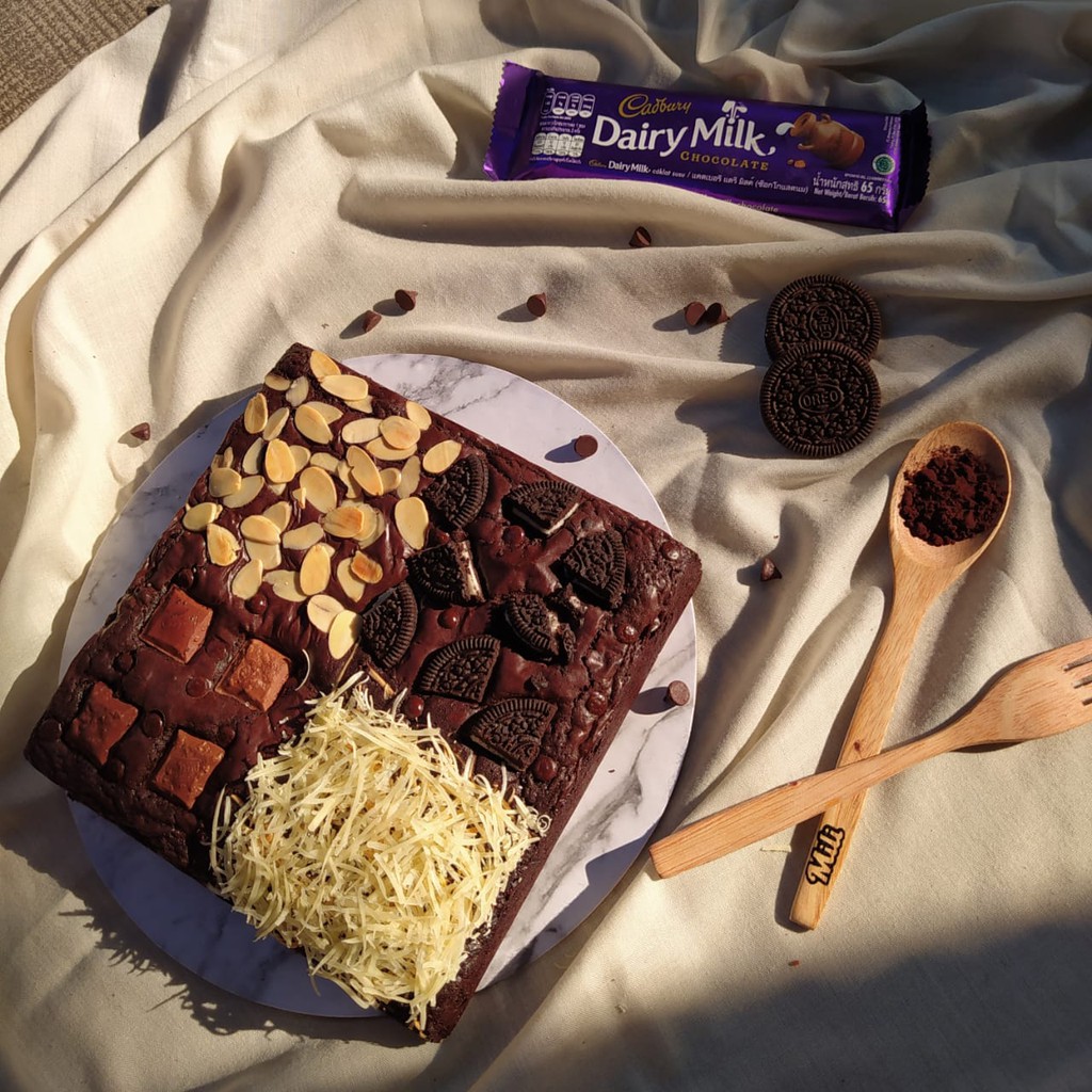 

FUDGY BROWNIES CHOCOLATE SMALL 16X16 CM BEST SELLER!