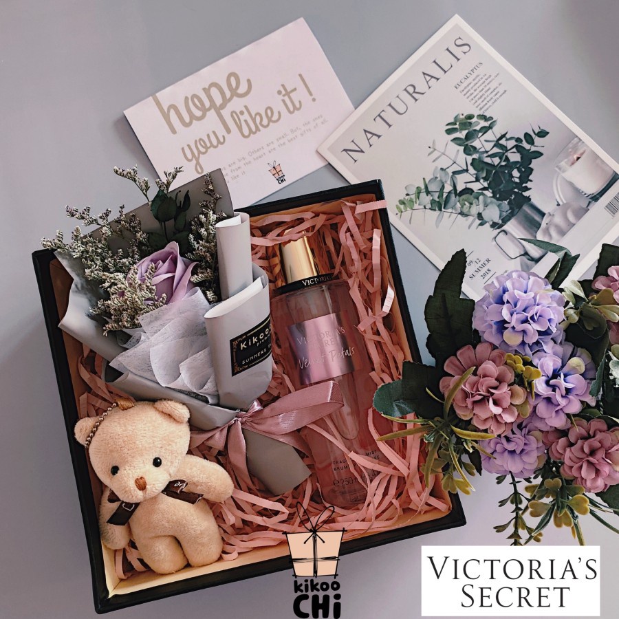 

Kikoochi Zoey - Hadiah Kado Ulang Tahun Wanita Parfum Victoria Secret