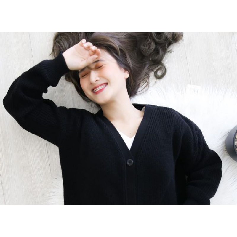 CLARISA CARDY /SWEATER CROP/CROP SWEATER 94.000-Hitam