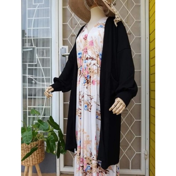 Outer uniqlo by saila Albani corner