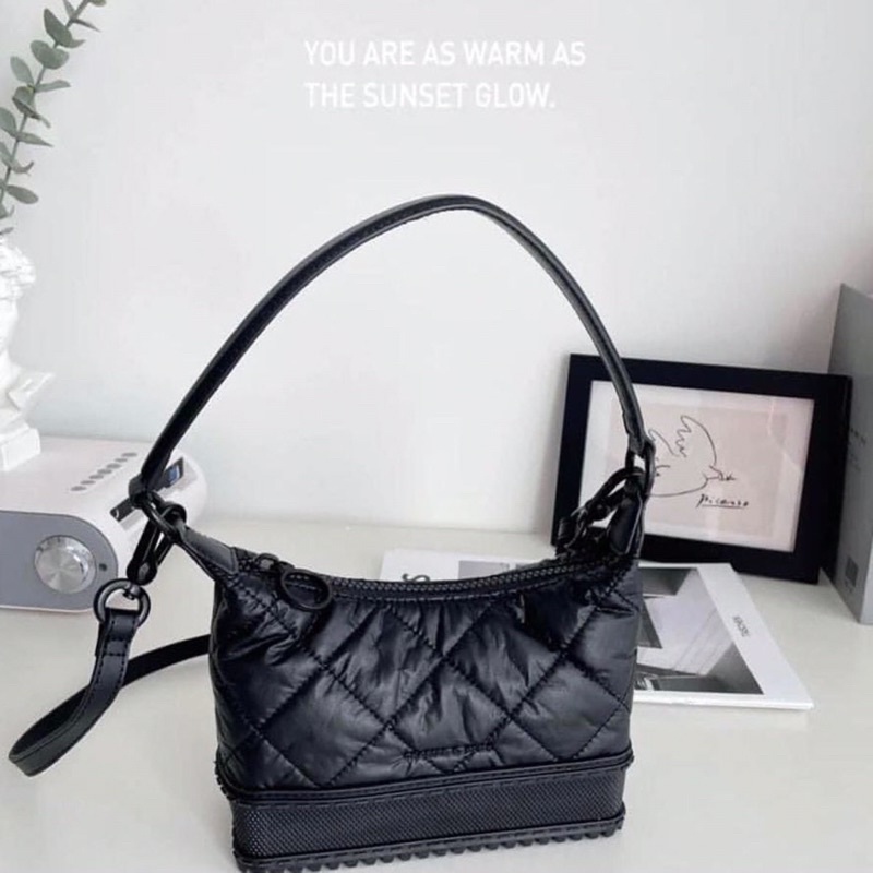 C single puffy shoulder bag