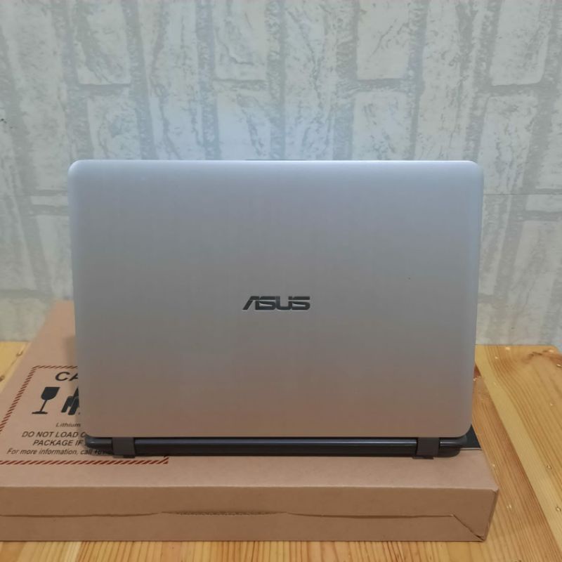 Laptop Gaming Asus Vivobook A407UF Cor i7-8550U Gen 8 ram 8GB SSD 256GB Nvdia Geforce MX130 2GB Mulus windows 10