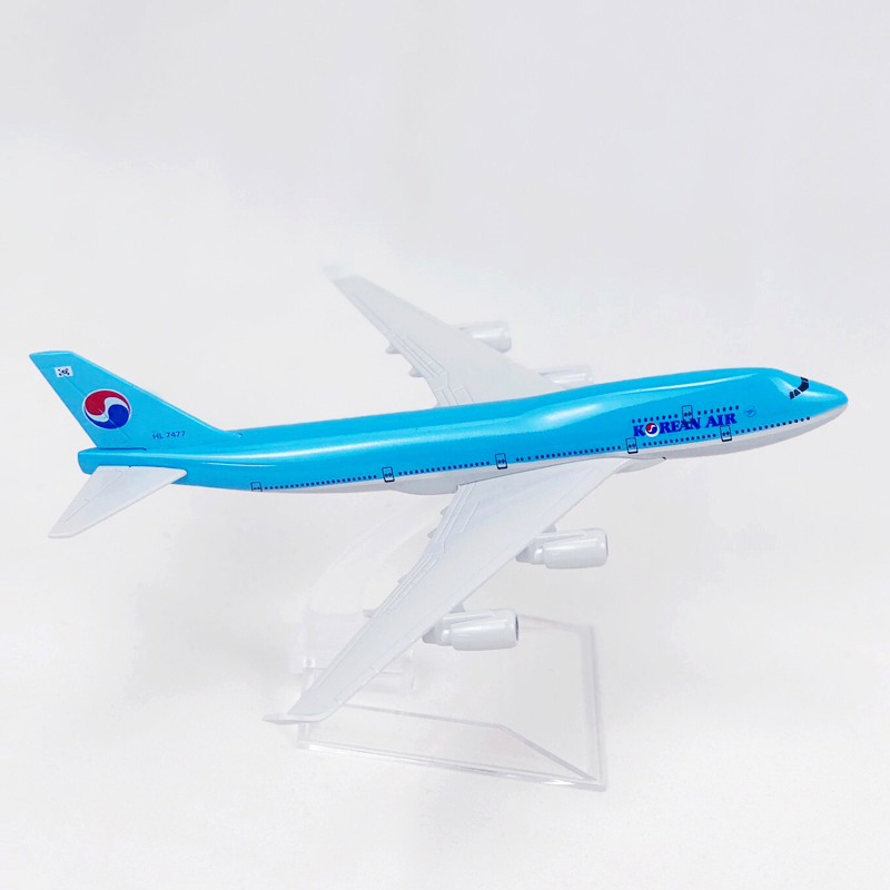 Mainan Model Pesawat Air B747 Die-cast 747 Bahan Alloy Metal Ukuran 16CM