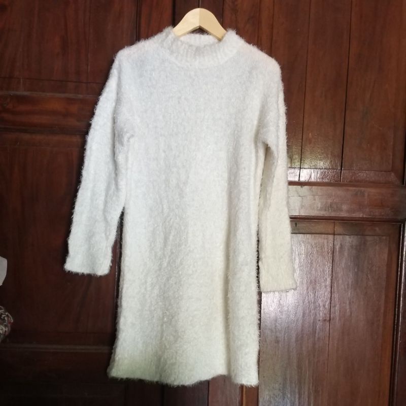 Tunik Sweater bulu putih Preloved Used Merk E Hyphen World Gallery