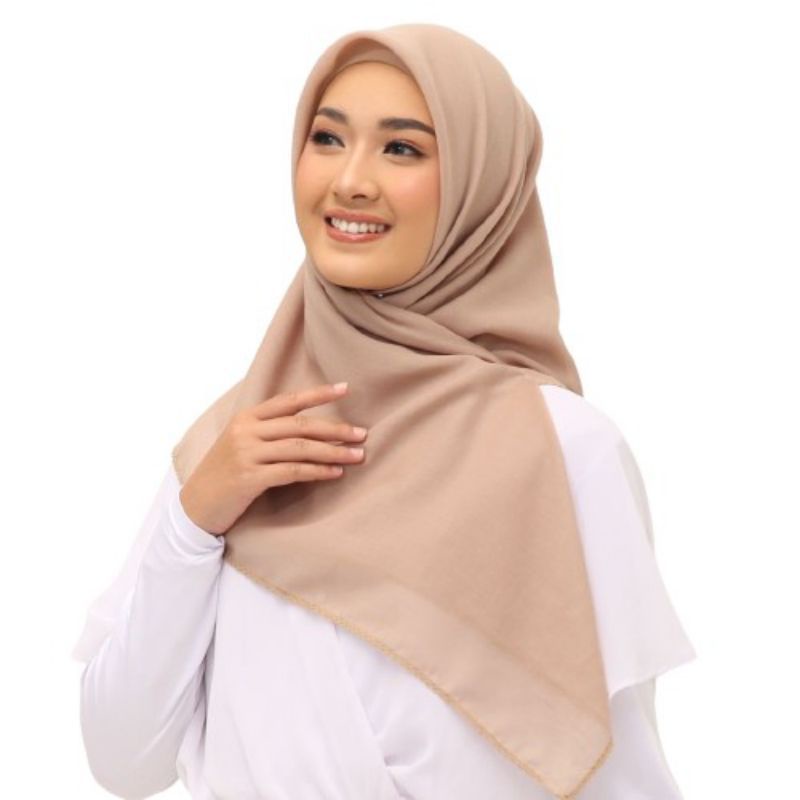 Jilbab Segiempat Polos Keisha Sadia Elzatta Hitam Pollycotton Hijab Kerudung Segi Empat Krudung-Shamora soft latte