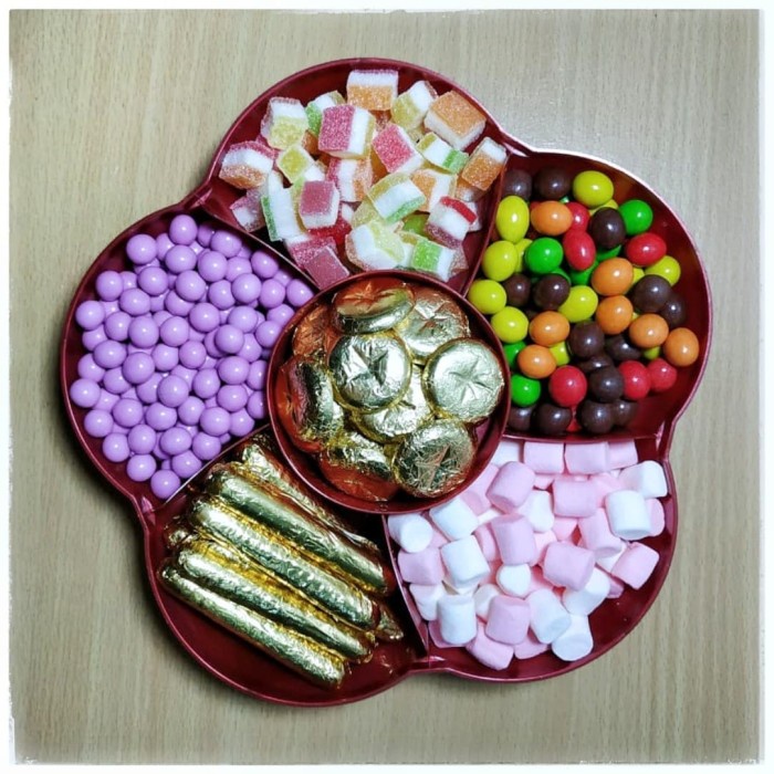 

Coklat Lebaran - Paket Coklat Toples Bunga / Paket Lebaran / Coklat Lagie / Jvj 12