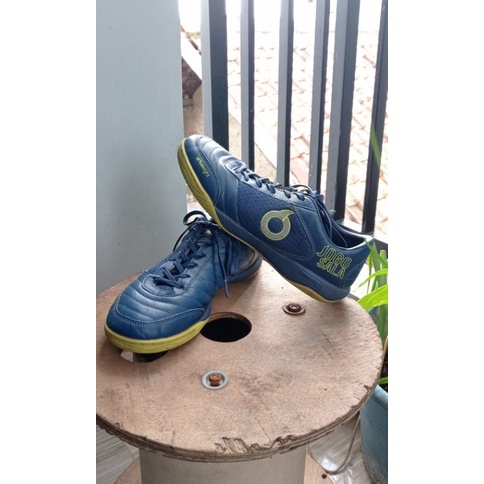 sepatu futsal ortus jogosala graffity in