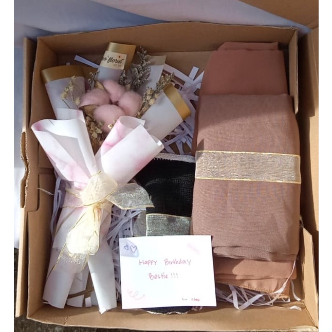 

HAMPERS BOX/GIFT (BIRTHDAY, WEDDING, GRADUATION)