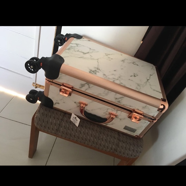 Preloved beauty case sonia miller