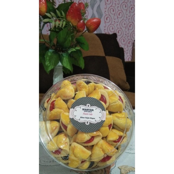

Grosir Kue Kering - Kue Nastar Lipat Isi Selai Strawberry Home Mad
