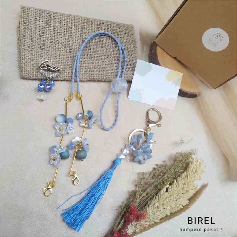 

PAKET HAMPERS KADO OUTFIT HARIAN