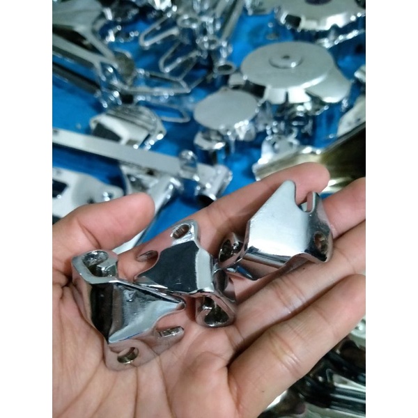 PLAT DUDUKAN KABEL KOPLING MEGAPRO TIGER / KLEM PENAHAN KABEL KOPLING MEGAPRO TIGER /  BREKET KABEL 