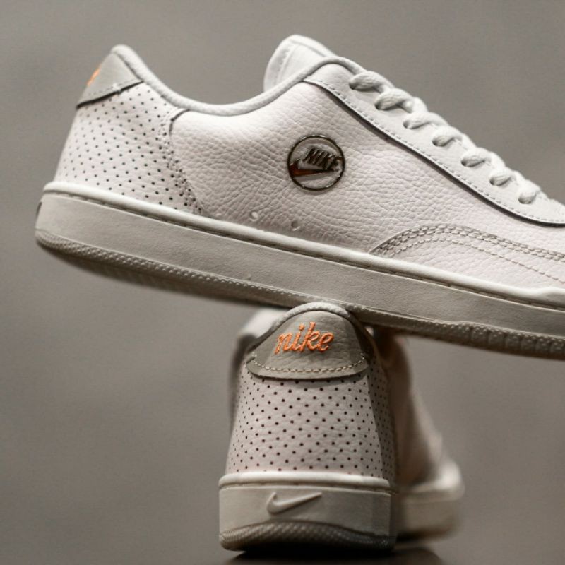 NIKE COURT VINTAGE DA0984-100