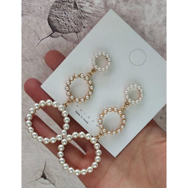 LRC Anting Tusuk Fashion Gold Circle Pearl Earrings F33046