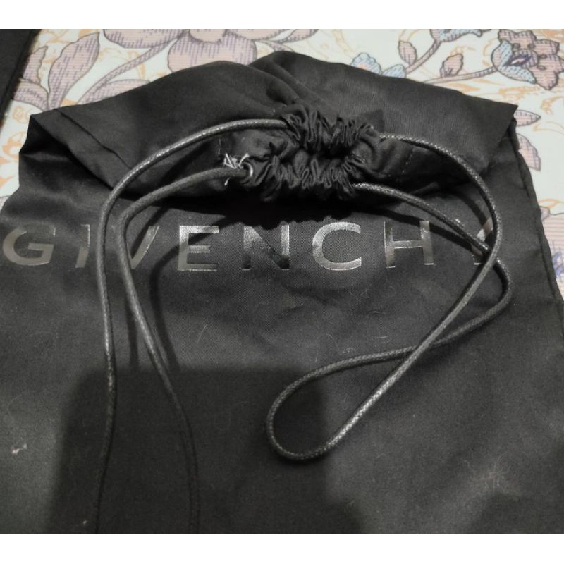 dust bag givenchy