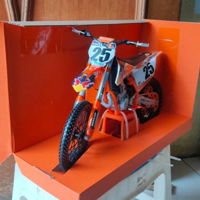 Diecast Miniatur Motor Trail KTM 450 SX-F 1:6 Maisto RedBull