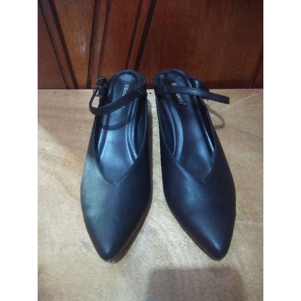 Sepatu Elizabeth
