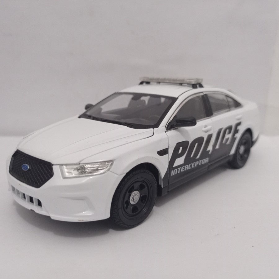 DIECAST FORD POLICE INTERCEPTOR WELLY SKALA 24  MINIATUR MOBIL SPORT POLISI MURAH