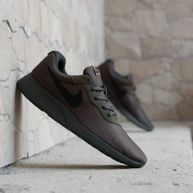 Original BNWB Sepatu Nike Tanjun Full Olive