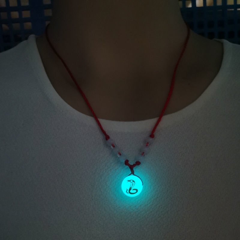 Whis luminous ornamen pribadi kreatif Zodiak bercahaya teman baik kalung pria dan wanita liontin kal