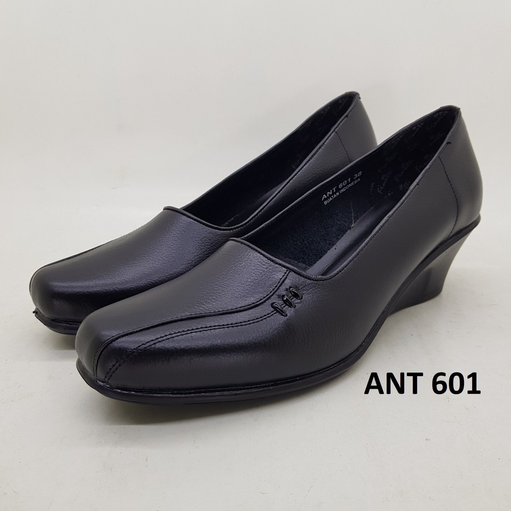 Wedges kulit perempuan Finotti ANT