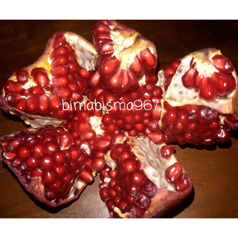 

buah delima merah ukuran besar satuan