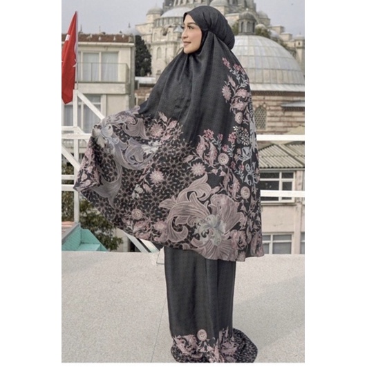 Buttonscarves Topkapi Prayer Robe-Black