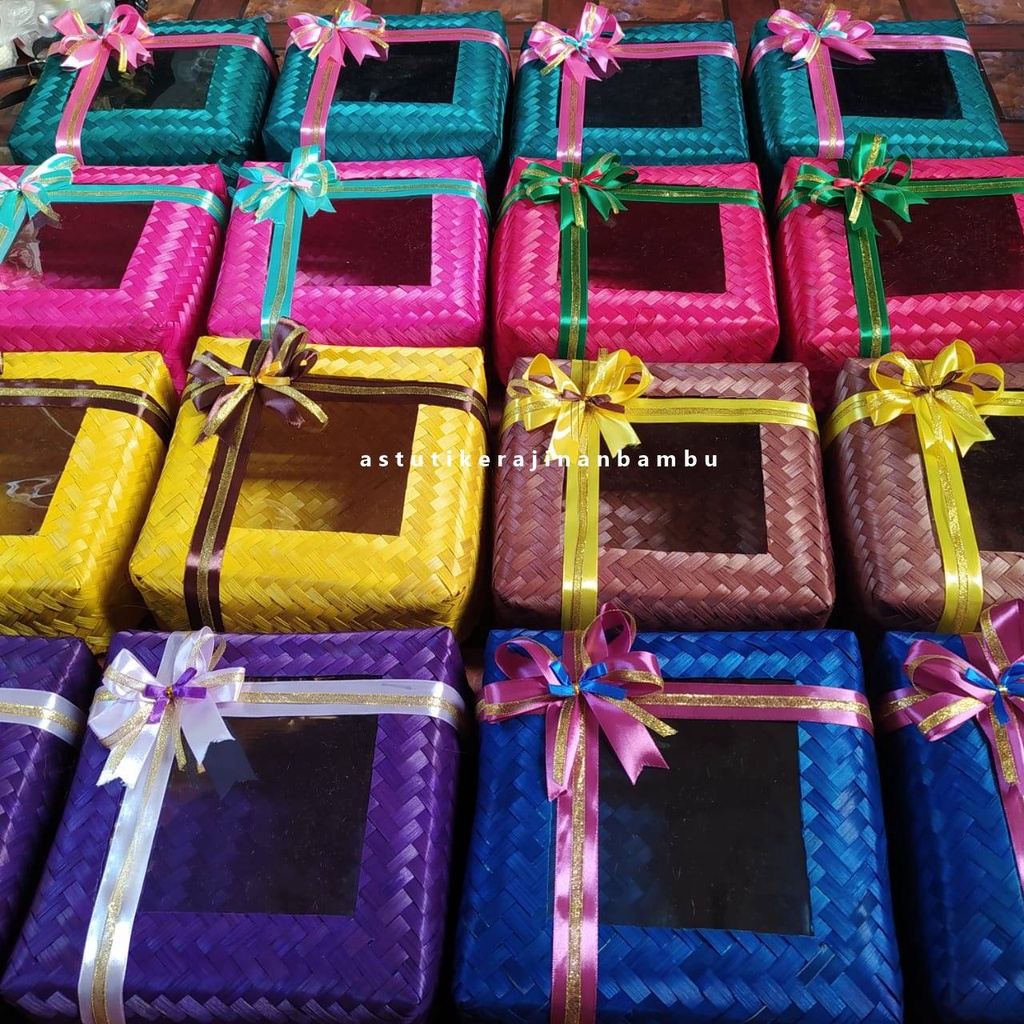 

Besek 22 x 22 x 8 Mika Pita Warna cm/Besek Warna Jogja/Wakul Bambu Warna/Besek Warna Unik/Besek Warna Hias