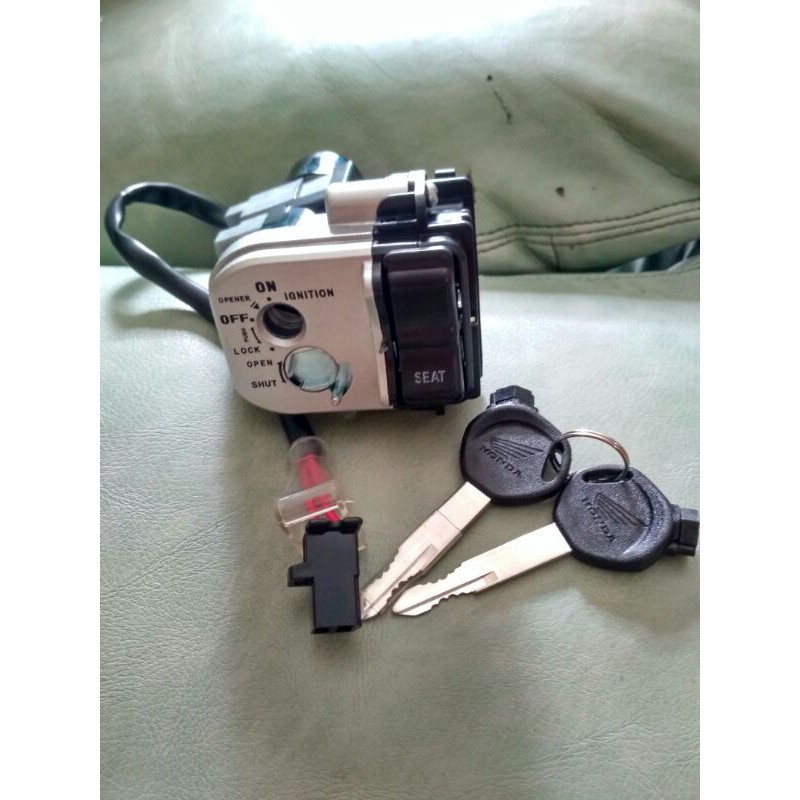 Kunci Kontak Set + Sadel/Jok Scoopy FI 2012 K16 3510A-K16-A00