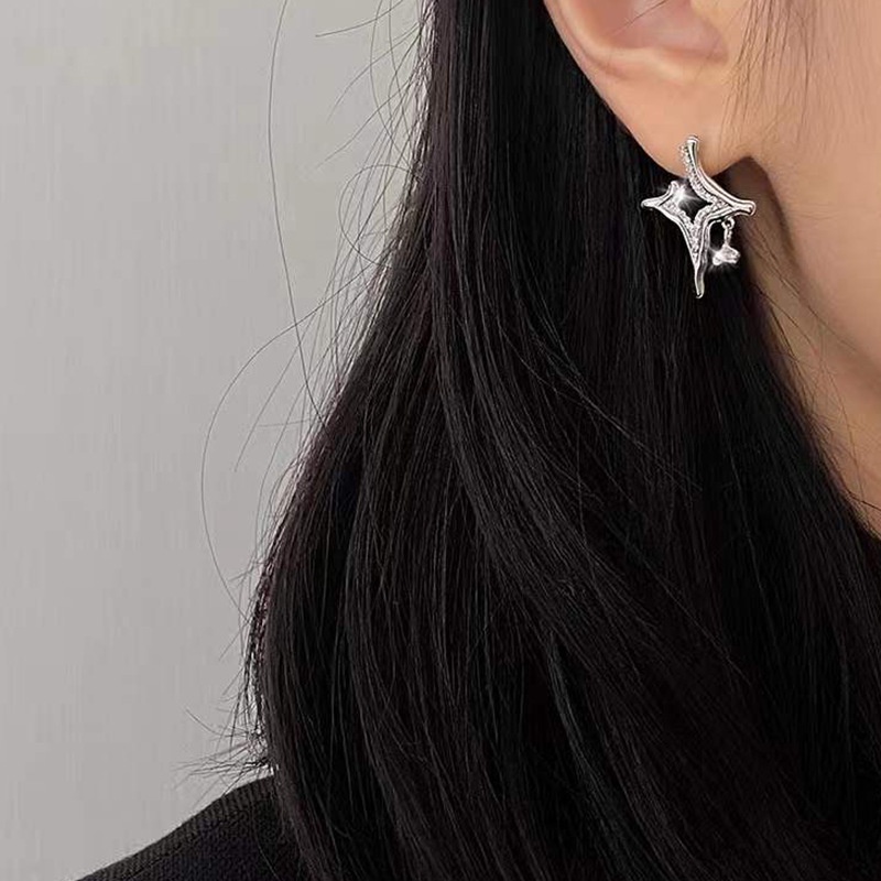 Anting Tusuk Gantung Bahan metal Desain Bintang Hias Berlian Gaya Retro Untuk Wanita