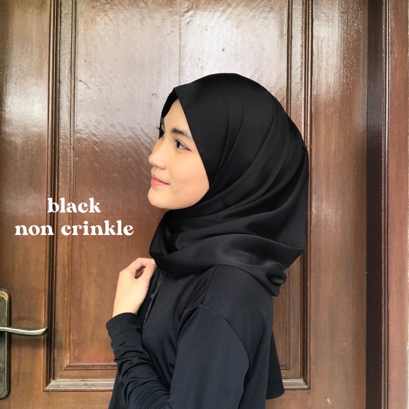 Pashmina Premium Satin Silk Malaysia Textured Crinkle (JAHIT TEPI KECIL SUPER RAPI)-Black (non crinkle)