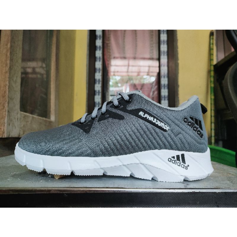 sepatu olahraga adidas alphabounce ,cowok cewek