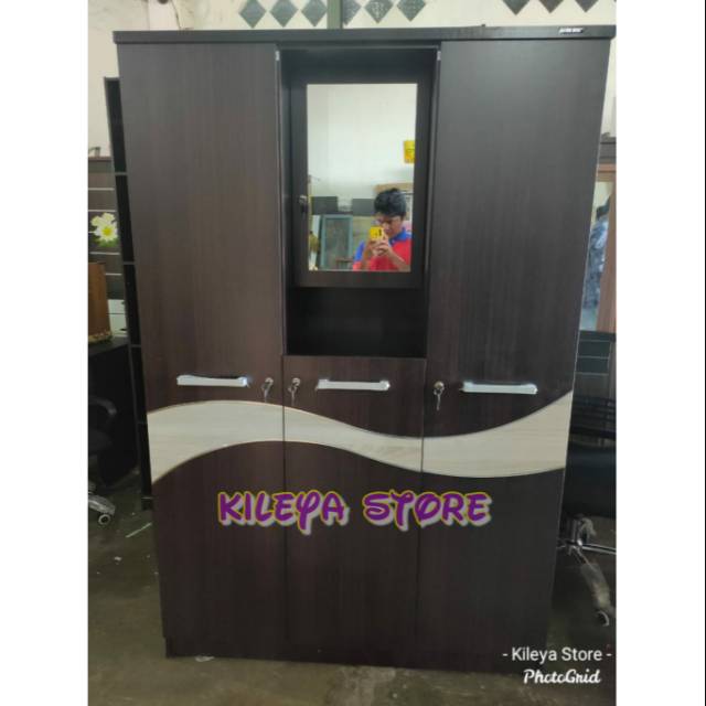 Lemari Partikel 3 Pintu