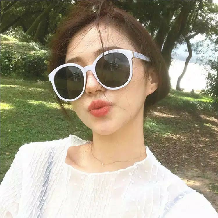 Korea Fashion Design Kacamata Hitam Kacamata Pelindung UV Sunglasses Wanita / kacamata (KM86) AFM