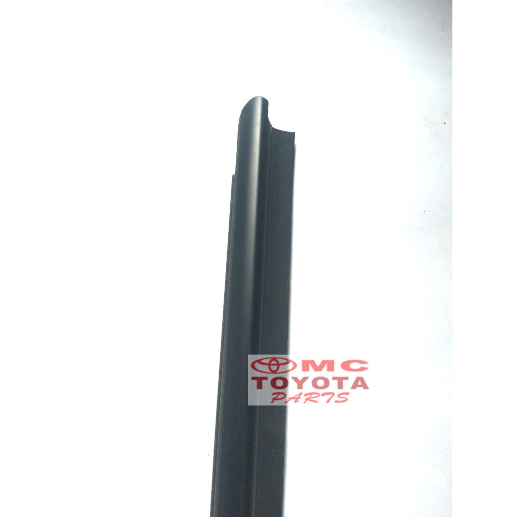 Pelipit Pintu / Karet Kaca Luar Belakang Kanan Etios 68180-0D110