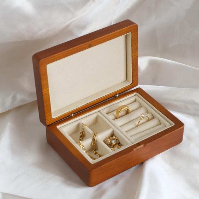 Small Wooden Jewelry Box / Box Perhiasan