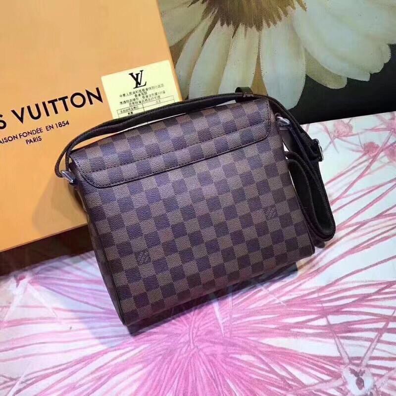 TAS SELEMPANG PRIA LOUIS VUITTON
