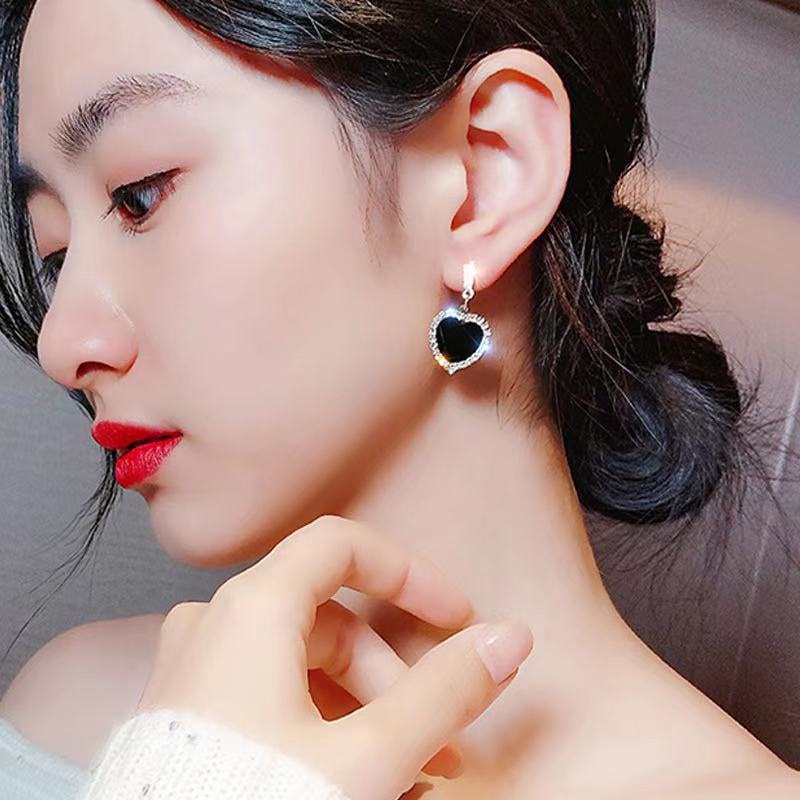 Gaya Korea Dongdaemun sterling silver jarum selebriti Internet bentuk hati berlian imitasi anting-an