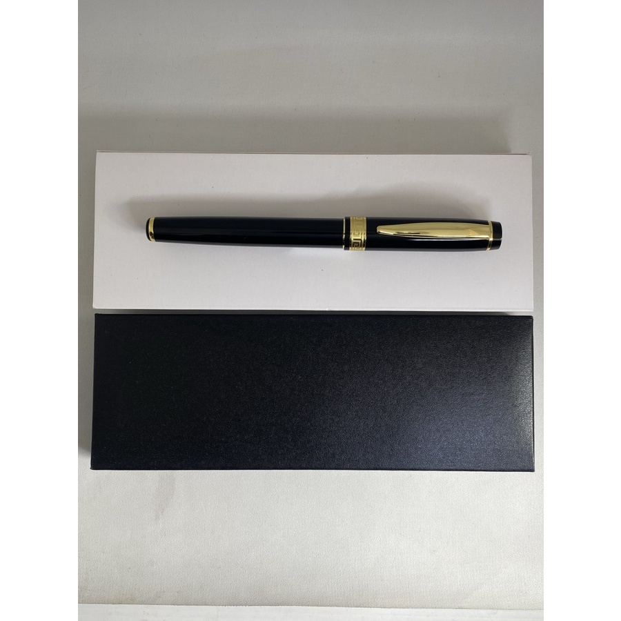 

Pulpen Promosi / Pulpen Esklusif / Pulpen Elgant F4 Roller Ball Black GT ( Klip Emas )