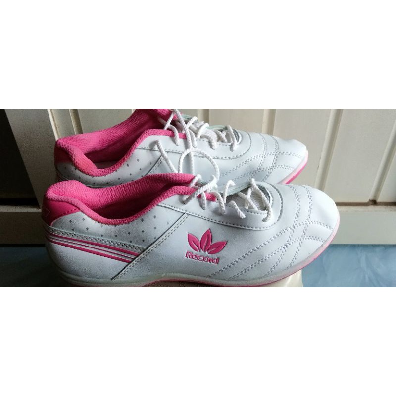 Sepatu Record 1