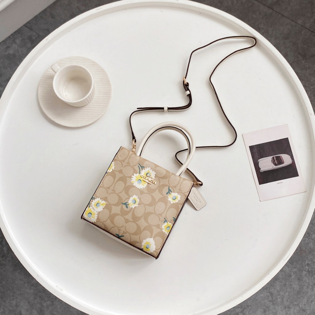 COACH MINI CALLY CROSSBODY BAG WITH DAISY PRINT