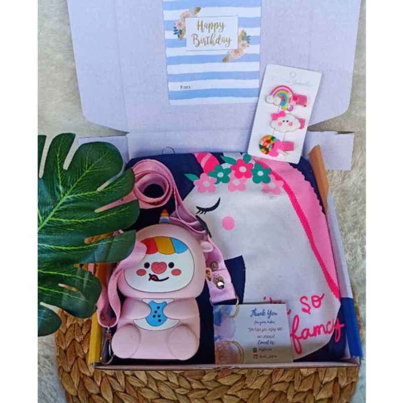 

- Hampers Kado Ulang Tahun Anak Perempuan Usia 3-10 Tahun - Hadiah kado box anak cewek